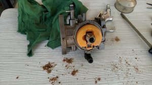 Cleaning a carburetor