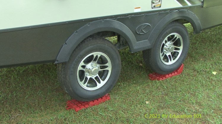 Is it Safe to Lift RV Tires Off the Ground Using the RV leveling Jacks ...